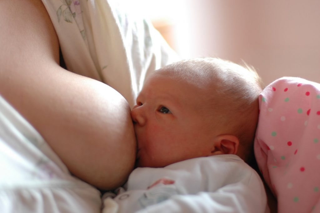 allattamento al seno materno 1024x681