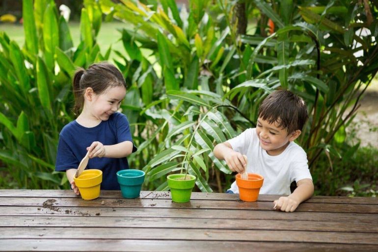 Montessori cucina sgabello passo per bambini / tavolo e sedia